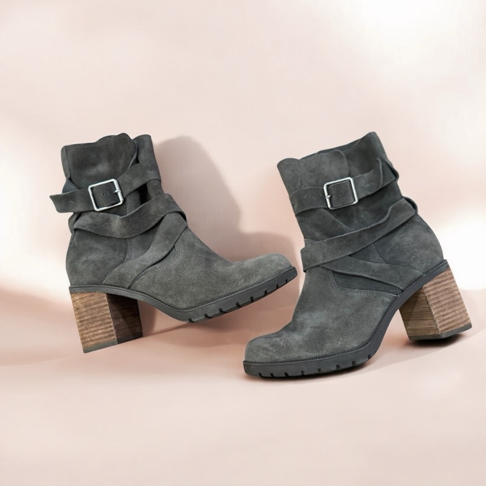 Clark’s Suede Gray Chunky Heeled Ankle Boots Size 7